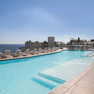 فندق بي.هوتيل, سانت جوليان